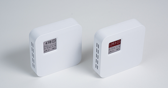 Connected CO2 Plus with e-ink display showing air quality levels